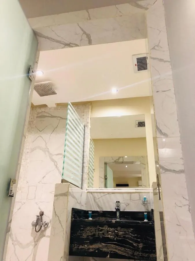 أول سويت 3*, Riyadh